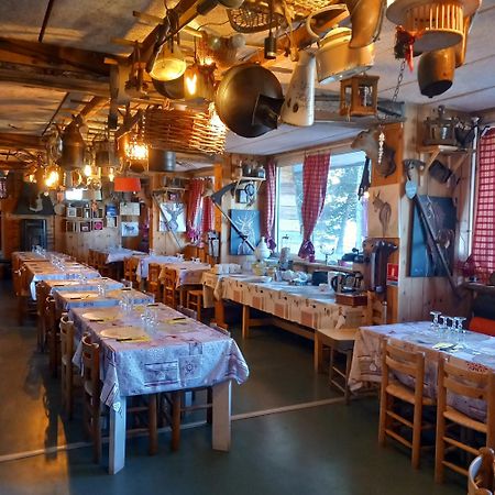 Montlo Relais Des Cerfs Hotel Cubieres Eksteriør billede
